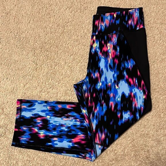 Calvin Klein Size Medium Capri Style Leggings - Picture 1 of 5